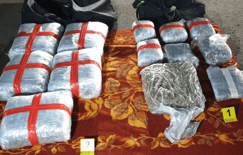 NARKO AFERA U ŽITORAĐI: Kod PENZIONERA nađeno 220 kilograma MARIHUANE i DVA PIŠTOLJA!  

